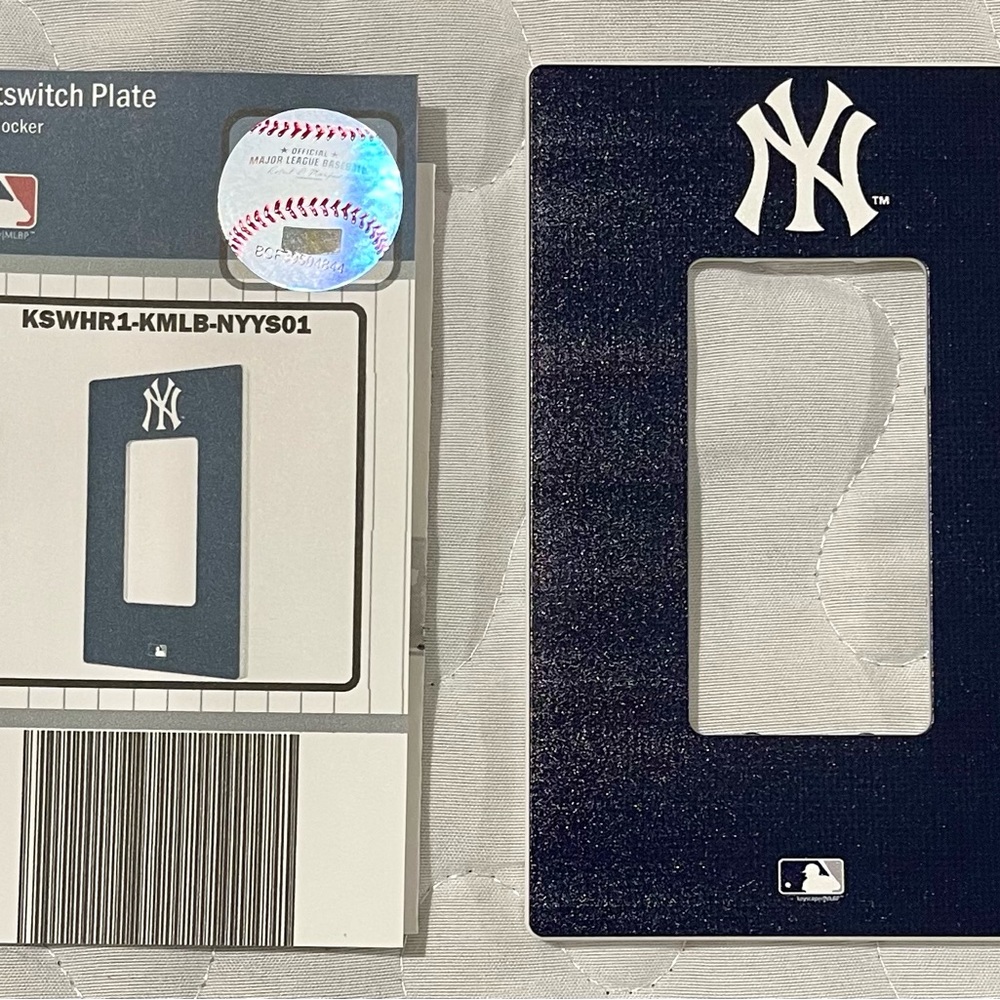 New York Yankees Single Rocker Lightswitch Plate with Team Logo NEW